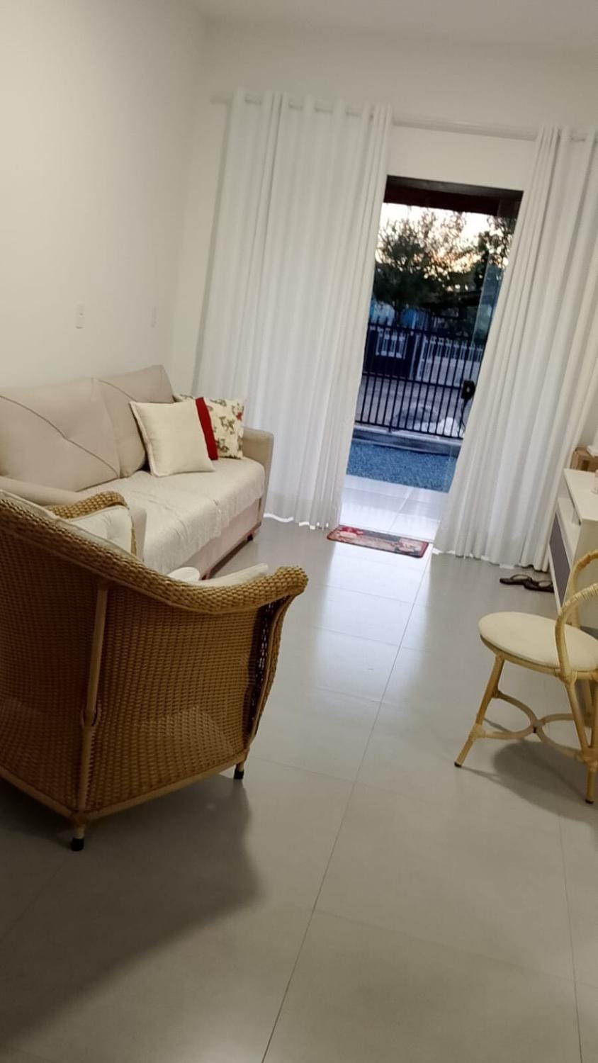 Entire House - 8 people - 800 meters from the beach House in Balneário Barra do Sul