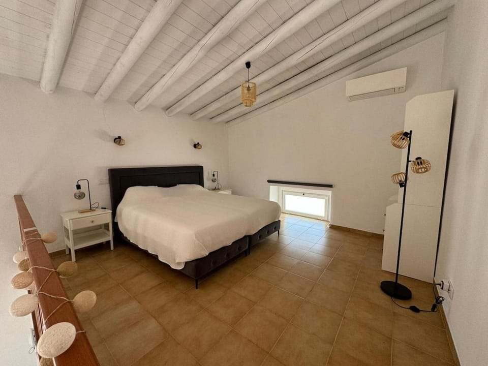 Bed, Photo of the whole room, Bedroom, wardrobe, air conditioner