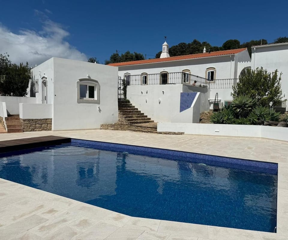 Property building, Day, Pool view, Swimming pool