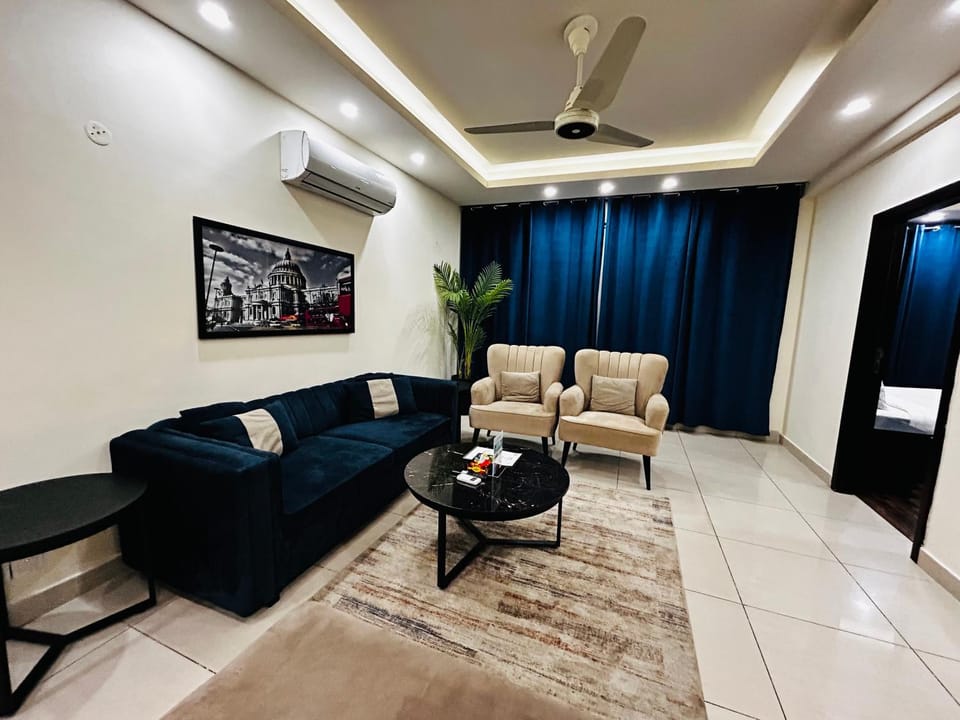 TV and multimedia, Living room, Seating area, air conditioner