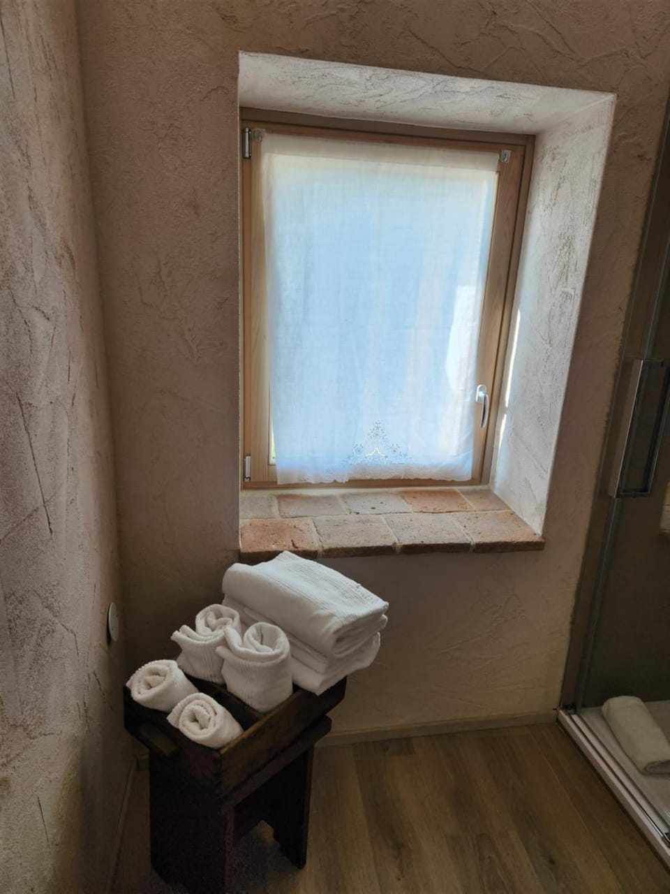 Bathroom, towels