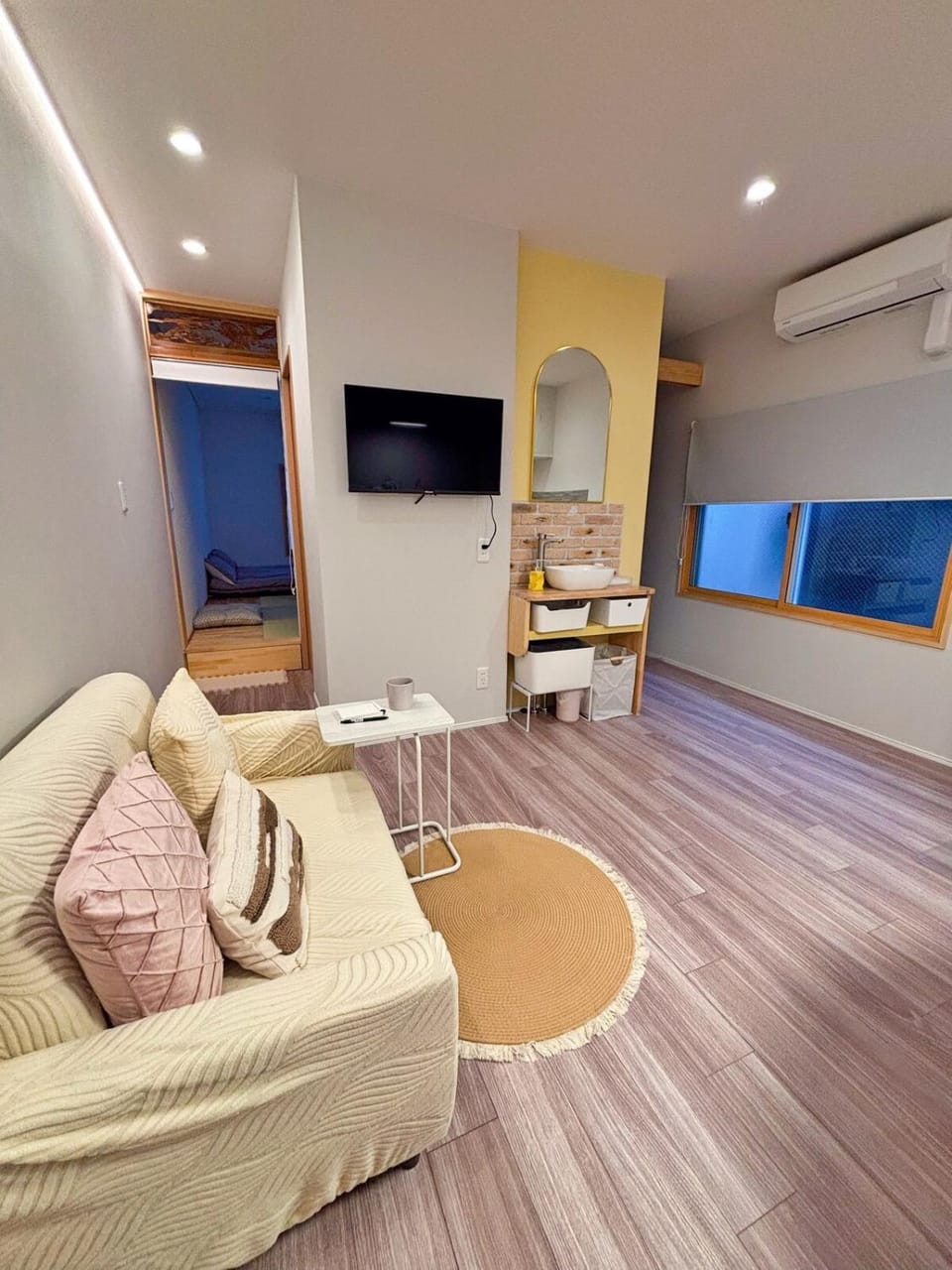 Living room, Photo of the whole room
