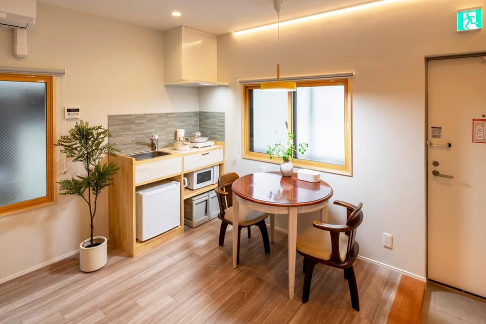 Kitchen or kitchenette, Dining area, stove