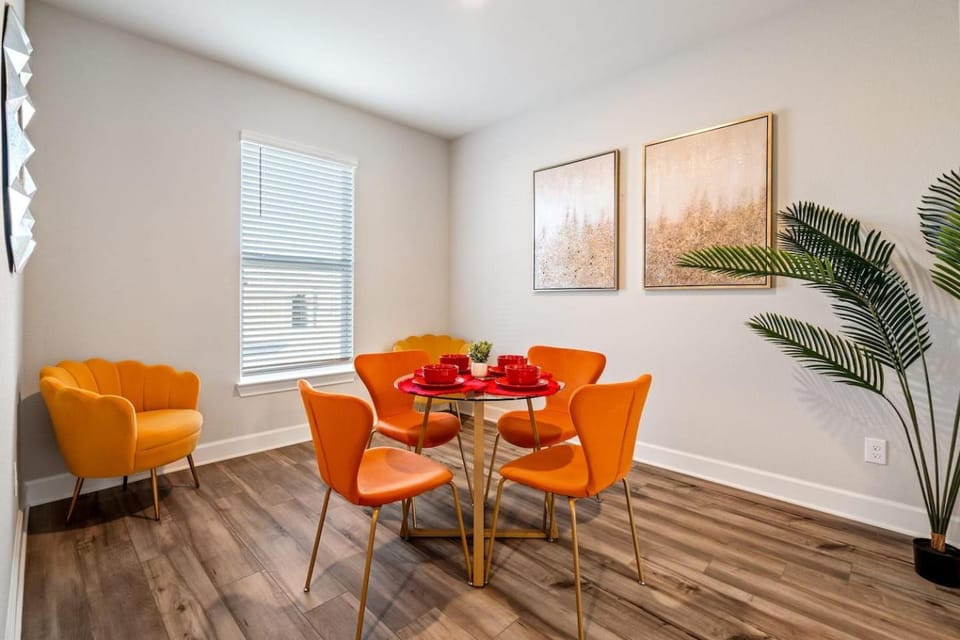 Crew-Ready Stay Private BRs w TVs Parking House in Arlington