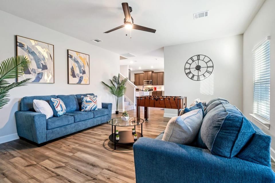 Crew-Ready Stay Private BRs w TVs Parking House in Arlington