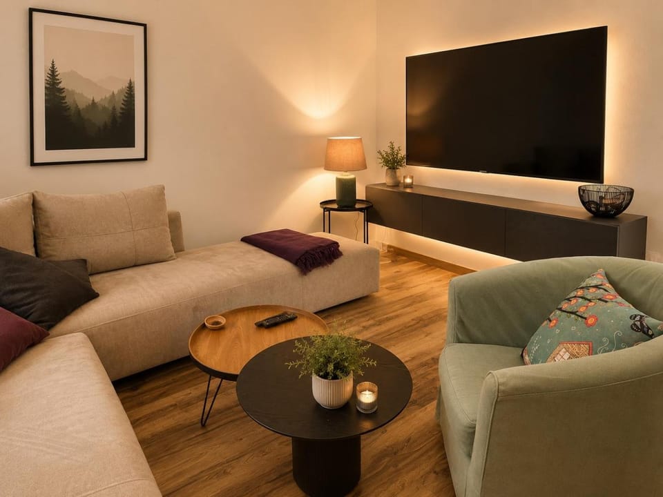 Communal lounge/ TV room, TV and multimedia, Living room, Seating area, Evening entertainment
