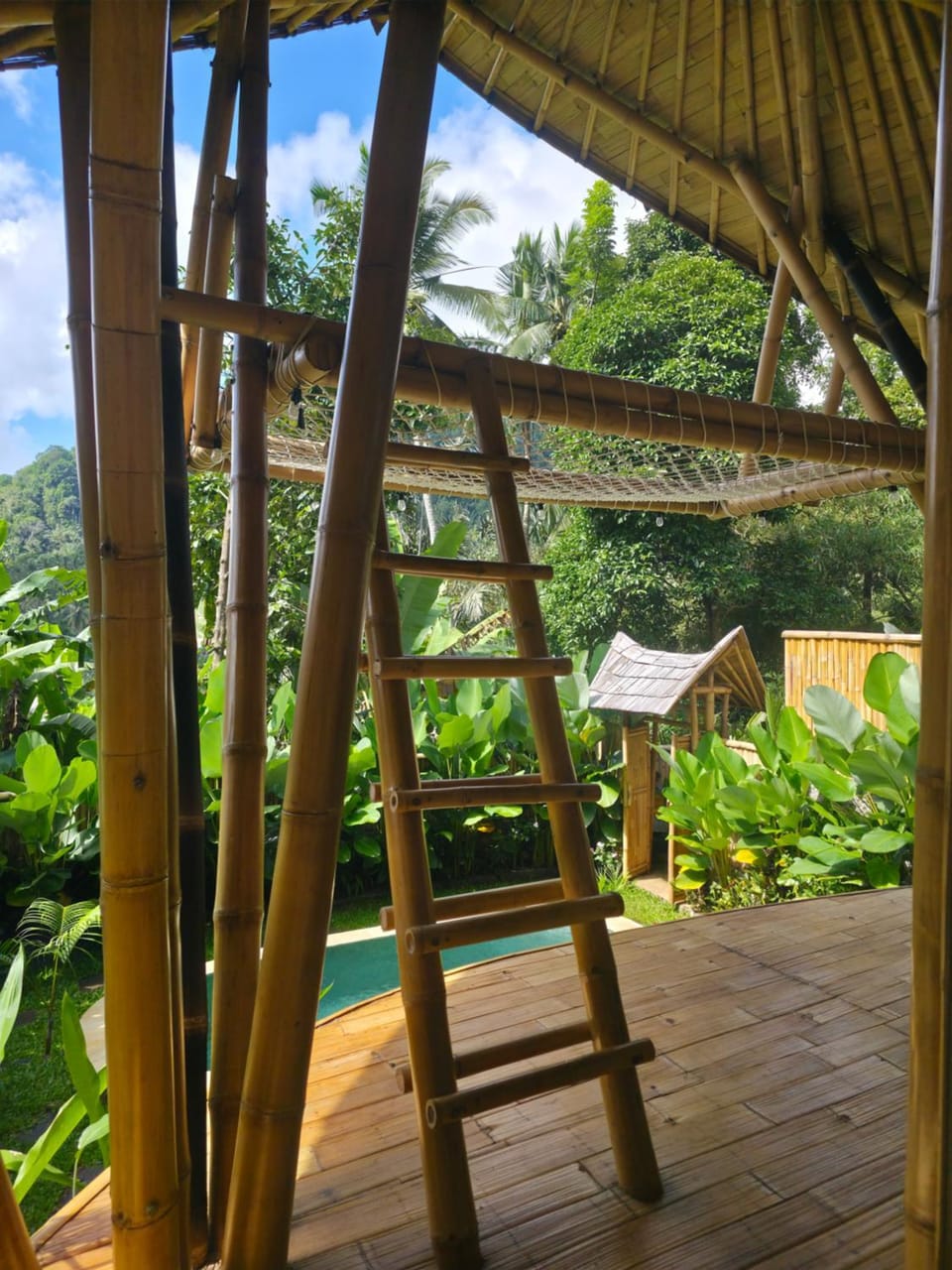 Sunrise Hill Bamboo House-Private Jungle Villa Villa in Selat