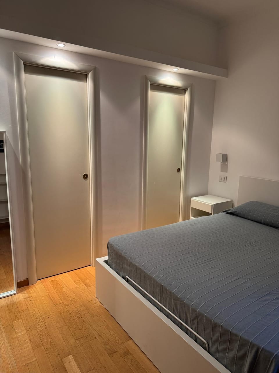 Bed, Photo of the whole room, Bedroom, wardrobe