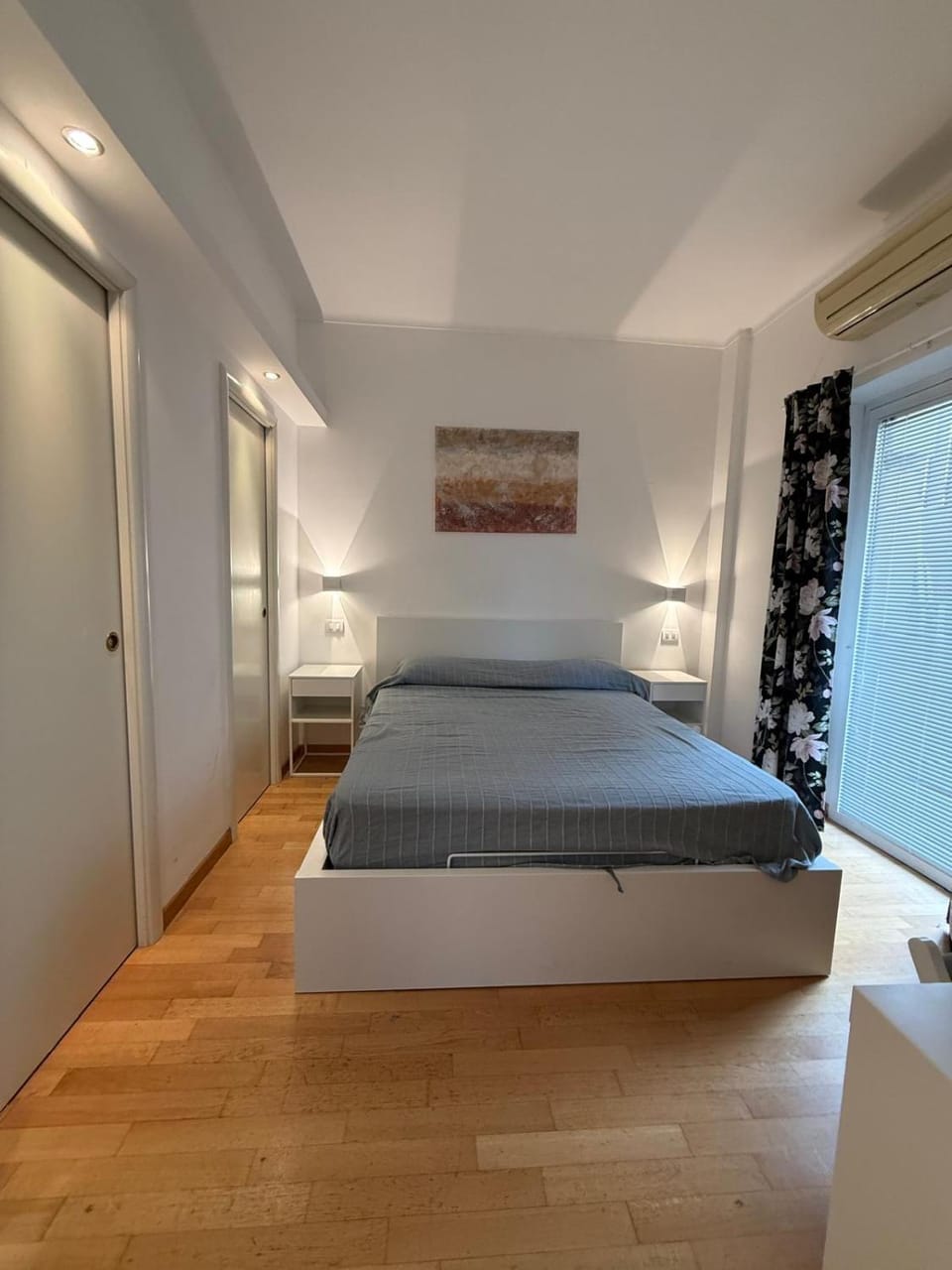 Bed, Photo of the whole room, Bedroom, air conditioner