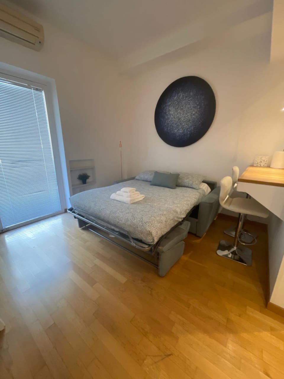 Bed, Decorative detail, air conditioner