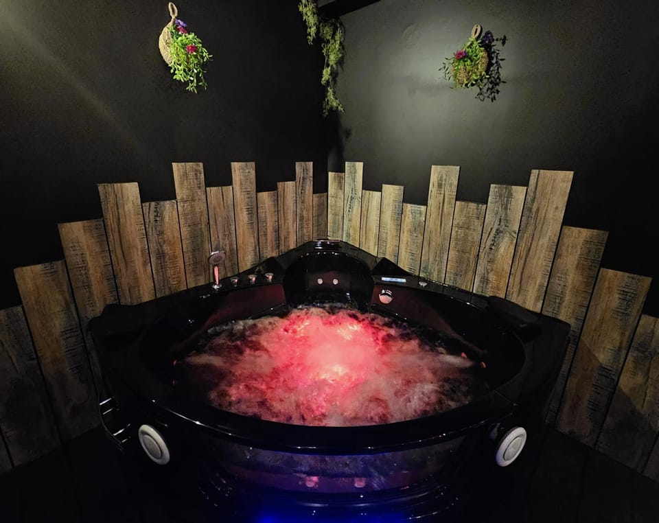 Hot Tub, Spa and wellness centre/facilities