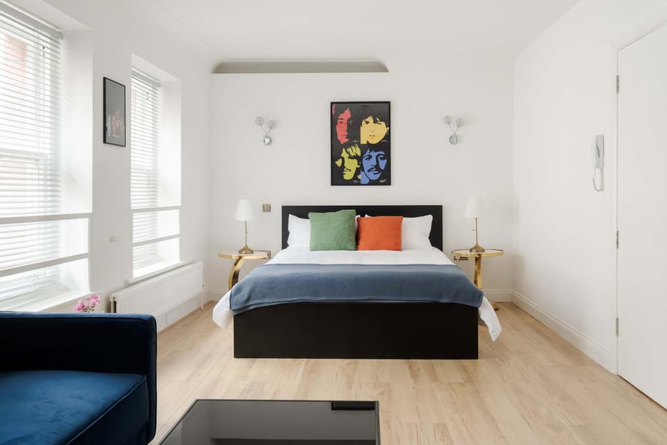 Bed, Living room, Bedroom