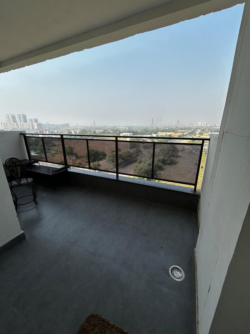 Luxury Apartment, Just 15 mins from Airport, Ggn Apartment in Gurugram