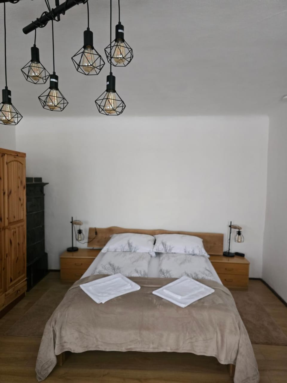 Bed, towels
