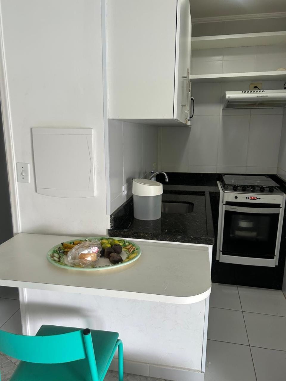 Kitchen or kitchenette, Food and drinks, oven