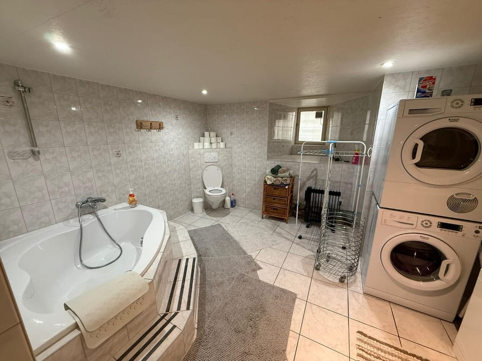 Shower, Bathroom, Bath, washing machine, dryer