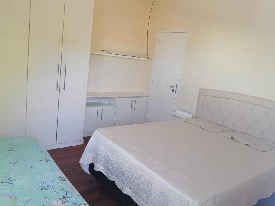 Close to the beach, 5 suites, 20 people or more, pool House in State of São Paulo