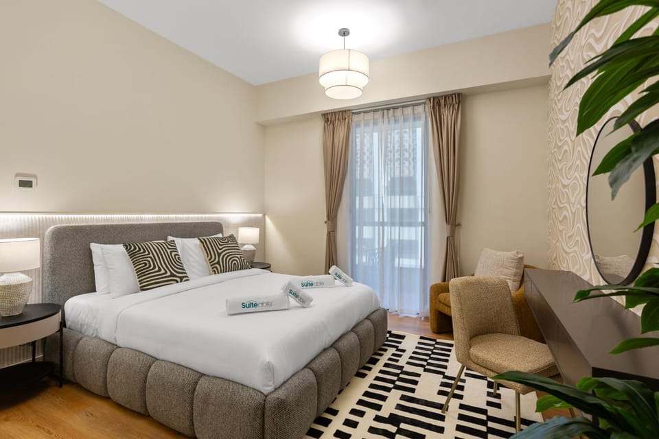 Bed, Photo of the whole room, Seating area, Bedroom