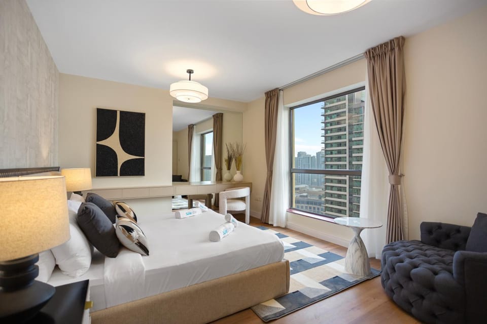 Bed, Photo of the whole room, Seating area, Bedroom