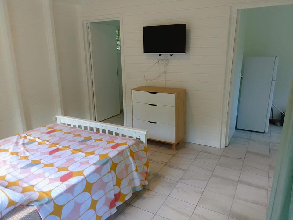 TV and multimedia, Photo of the whole room, wardrobe