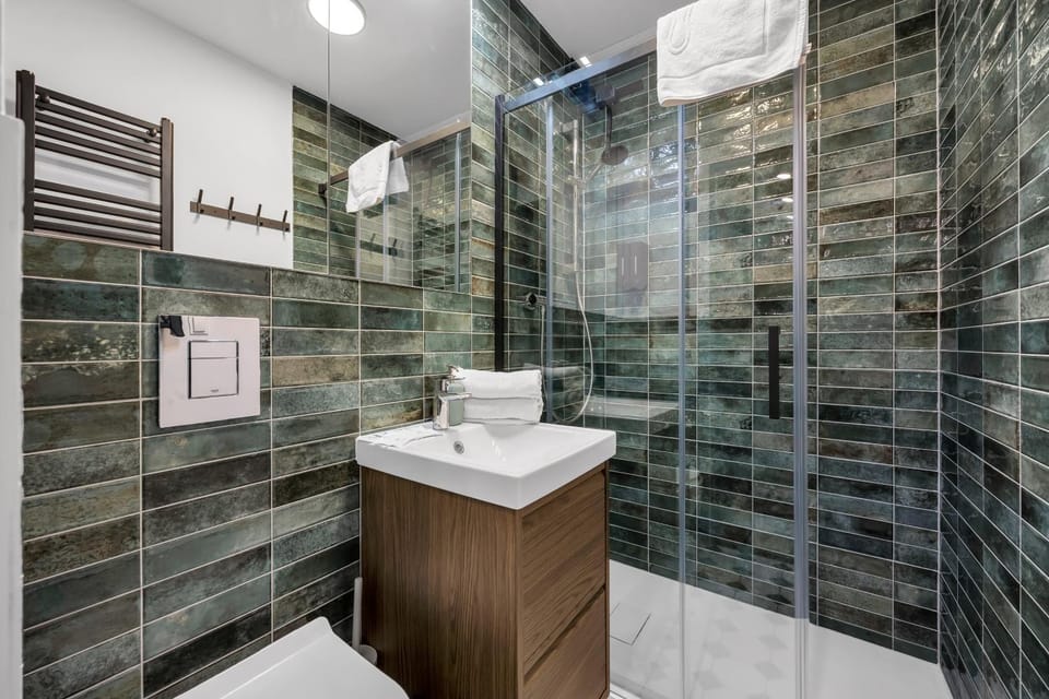 Shower, Bathroom, towels