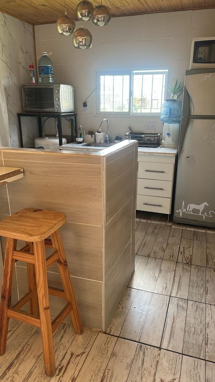 Kitchen or kitchenette, oven