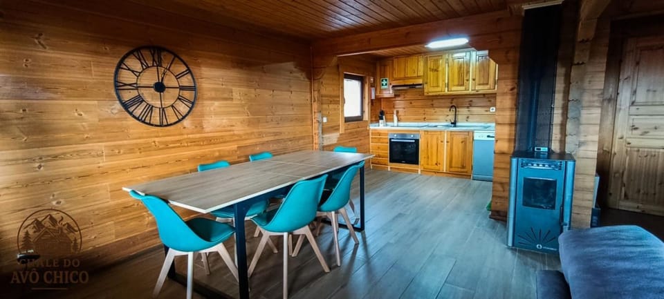 Kitchen or kitchenette, Dining area, stove
