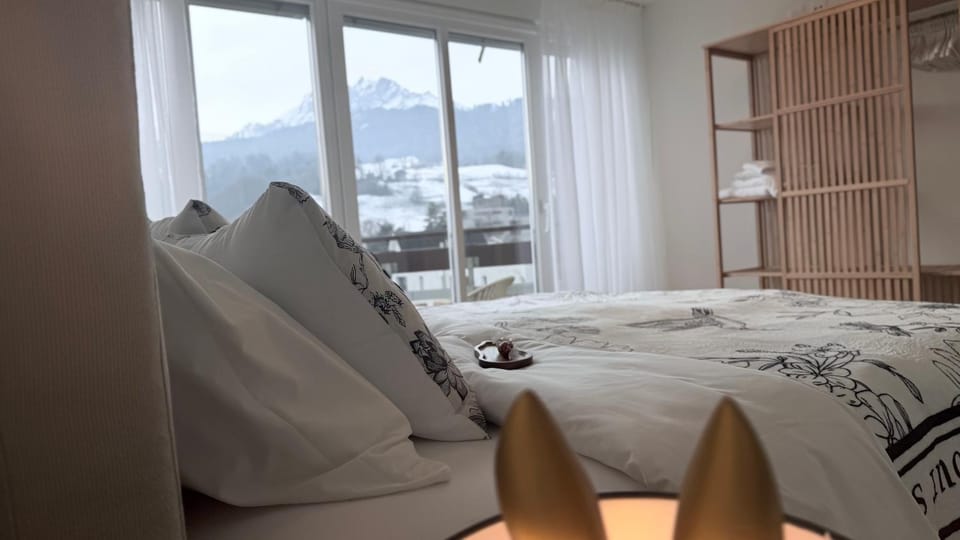 Bed, Bedroom, Mountain view