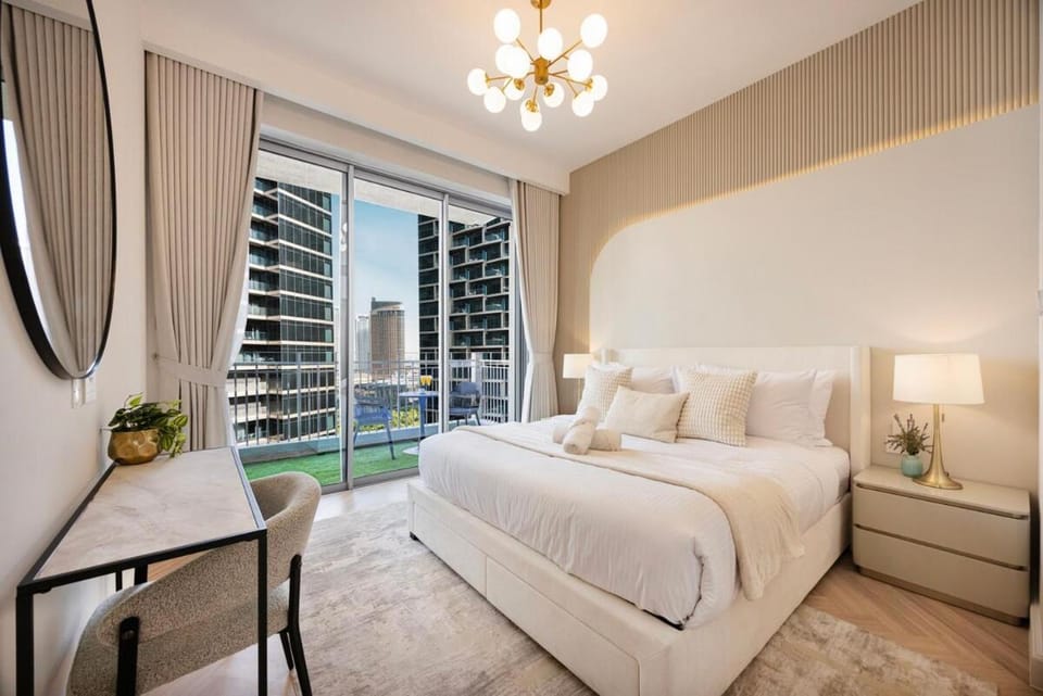 Kensington 3BR Jacuzzi at Standpoint Opera Downtown Apartment in Dubai