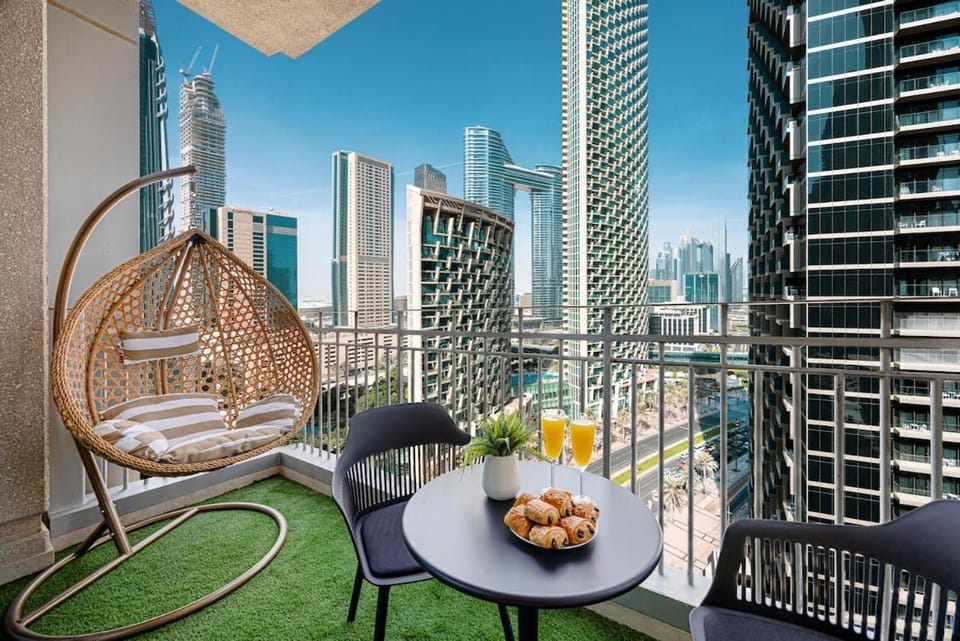 Kensington 3BR Jacuzzi at Standpoint Opera Downtown Apartment in Dubai