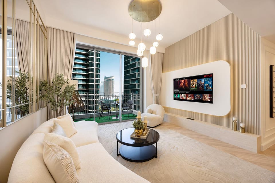 Communal lounge/ TV room, TV and multimedia, Living room, Seating area, Evening entertainment
