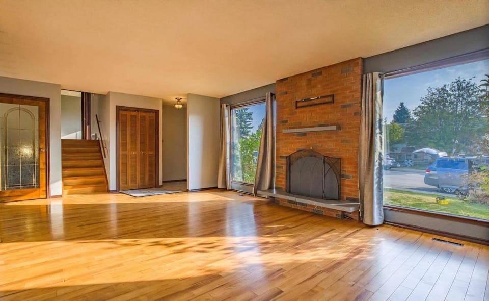 Fully furnished House near GrayNuns, Millwoods House in Edmonton