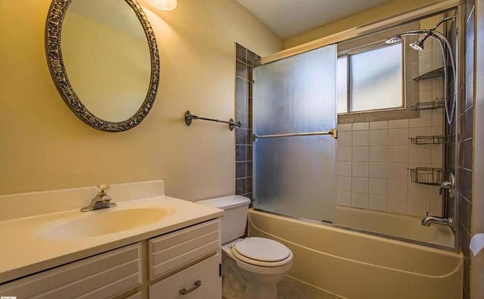 Shower, Toilet, Bathroom, Bath, towels