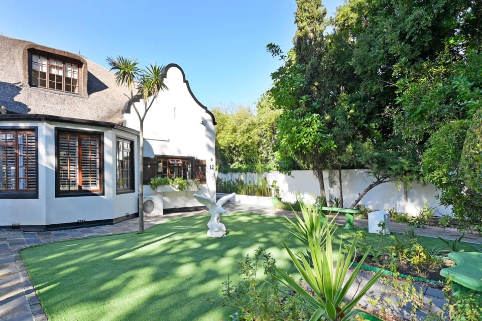 Mawethu on Mead Guesthome with Covered pool and Garden Bed and Breakfast in Cape Town