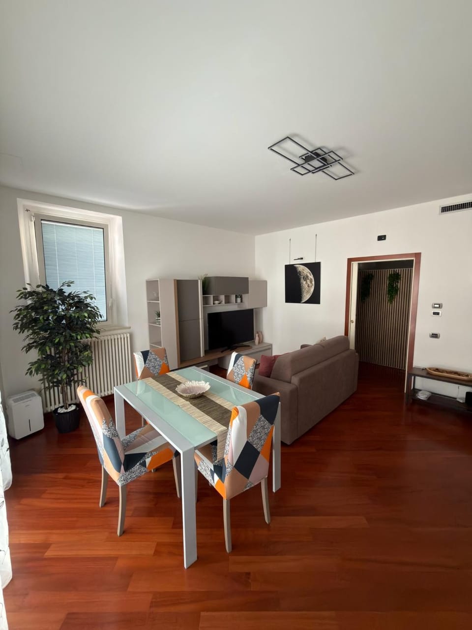 TV and multimedia, Living room, Dining area