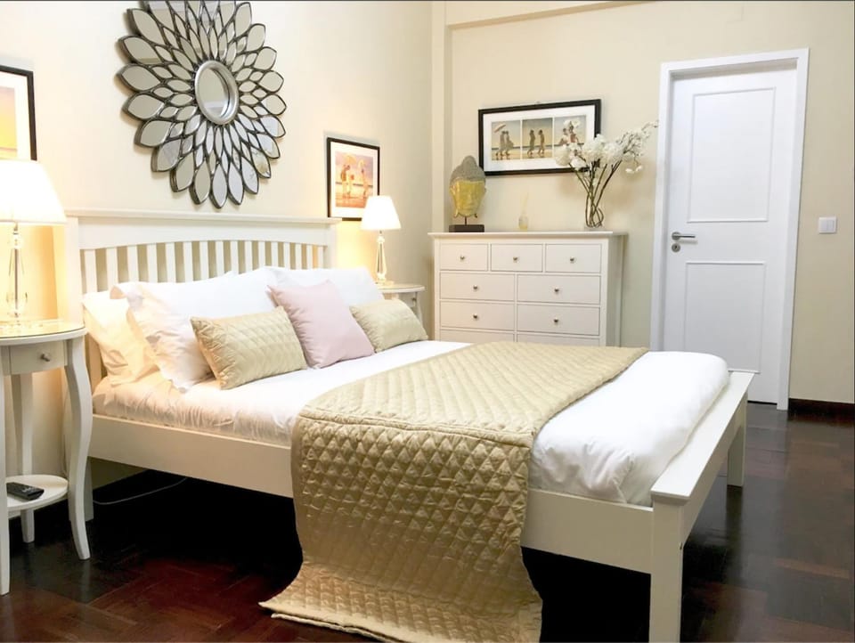 Bed, Photo of the whole room, Bedroom