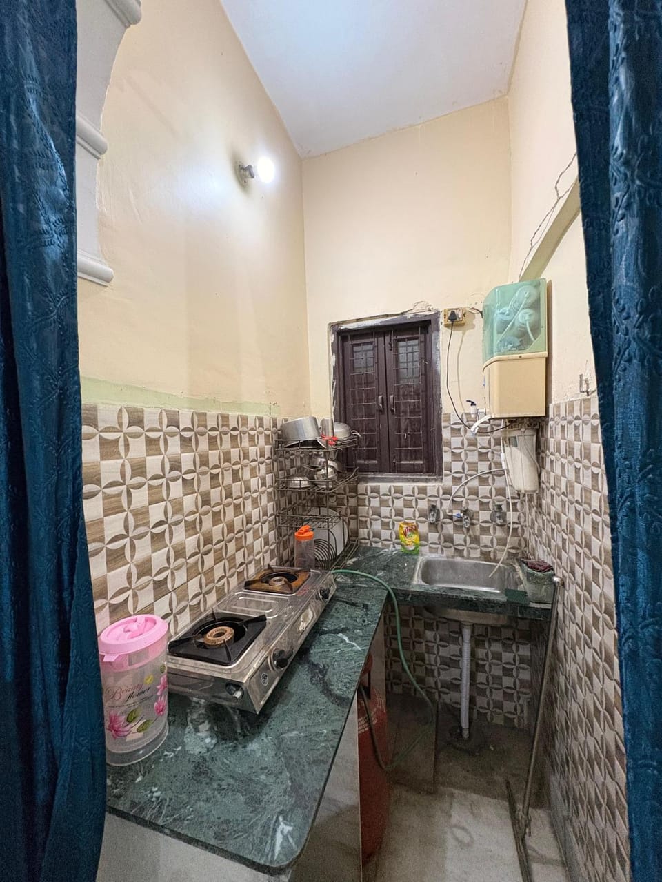 Lazy Sunday Stay Apartment in Delhi