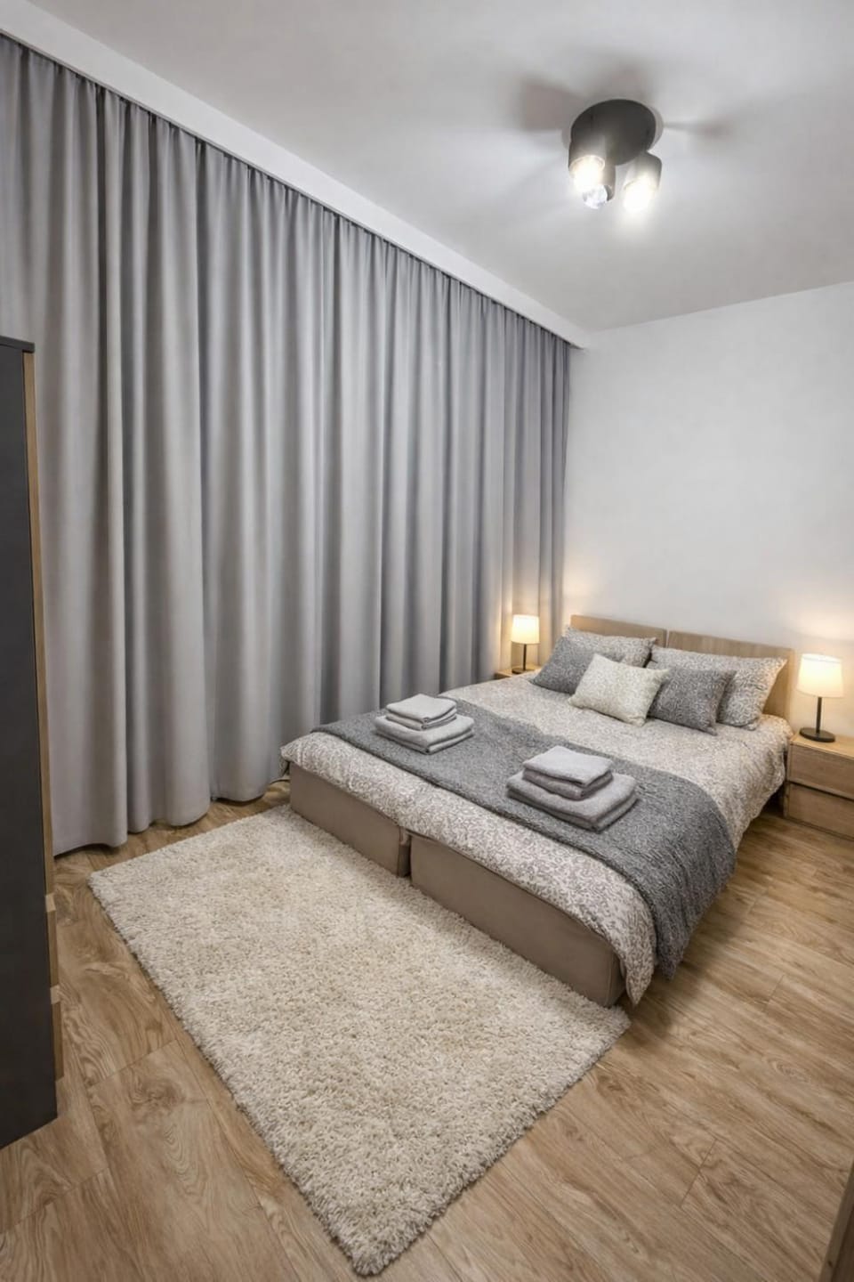 Bed, Photo of the whole room, Bedroom, towels