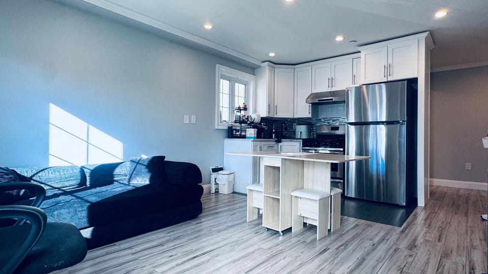 Kitchen or kitchenette, Living room