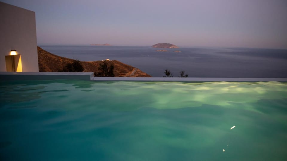Property building, Natural landscape, Mountain view, Pool view, Sea view, Swimming pool
