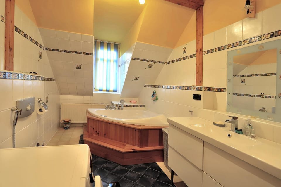 Toilet, Hot Tub, Hot Tub, Bathroom, Bath, bidet