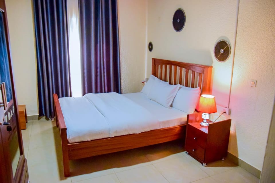 Stay and Dine, 2Bedroom Home at Mama Pizzalo Apartment in Africa