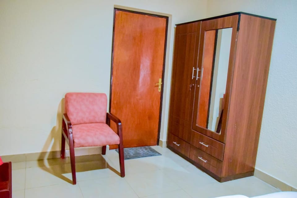 Stay and Dine, 2Bedroom Home at Mama Pizzalo Apartment in Africa