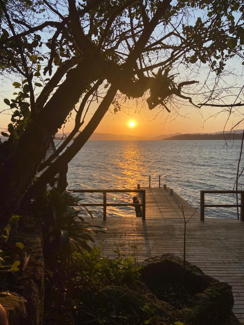 Villa Sambaqui com piscina coberta privativa, vista e acesso ao mar Villa in Florianopolis