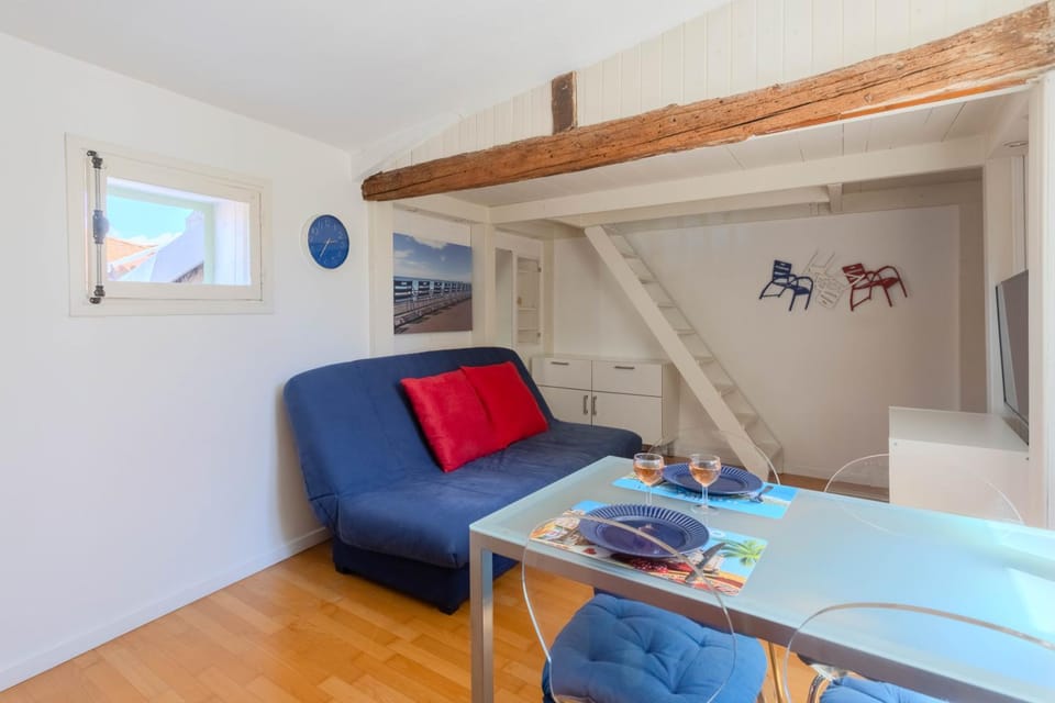 TV and multimedia, Living room, Dining area