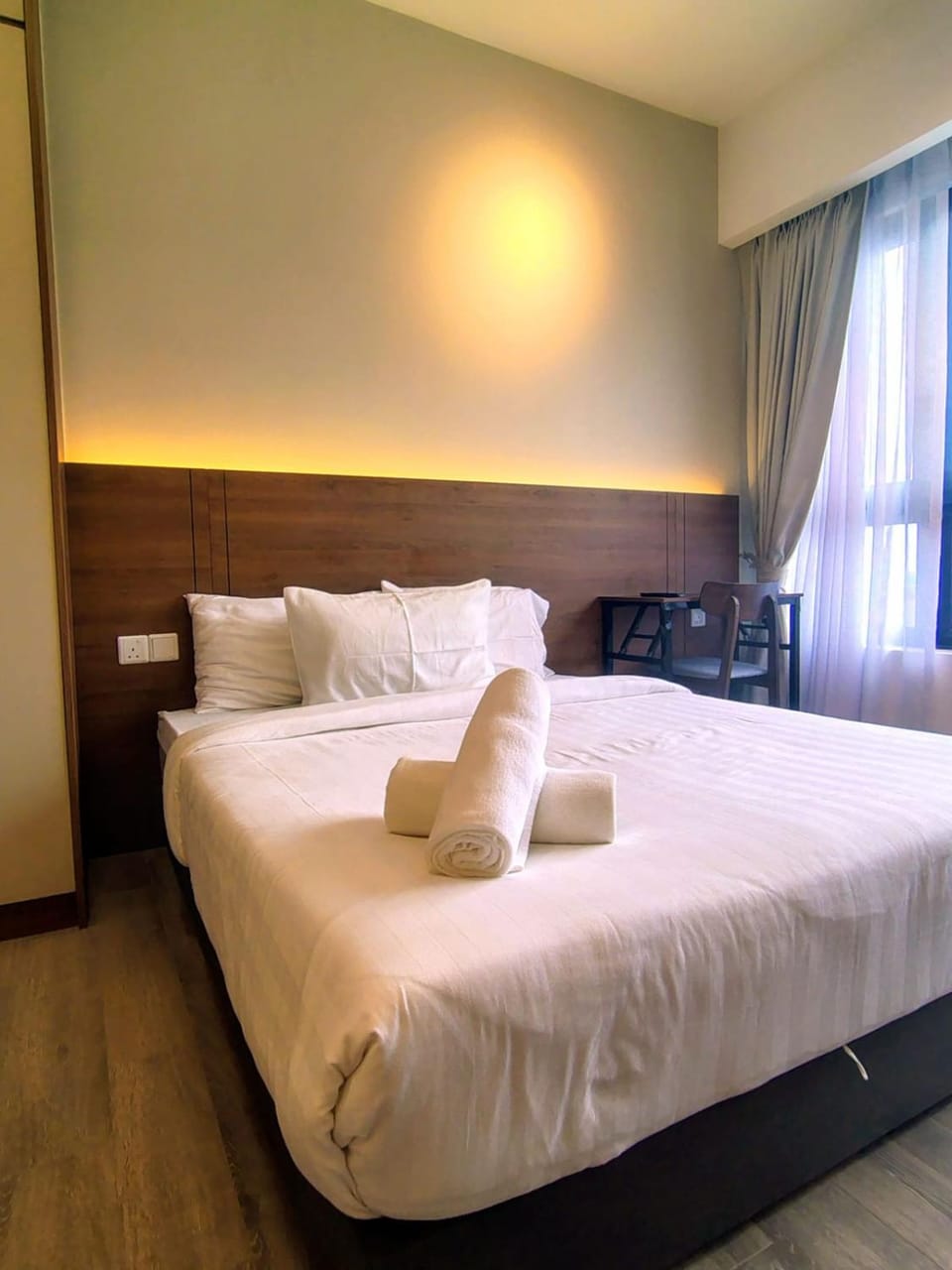 Bed, Photo of the whole room, Bedroom, towels