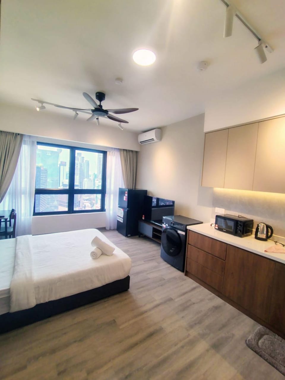 Bed, TV and multimedia, Kitchen or kitchenette, Photo of the whole room, Bedroom