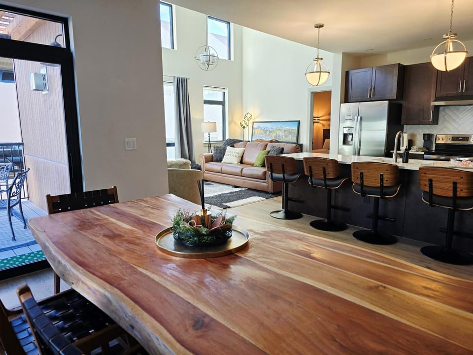 Kitchen or kitchenette, Living room, Dining area