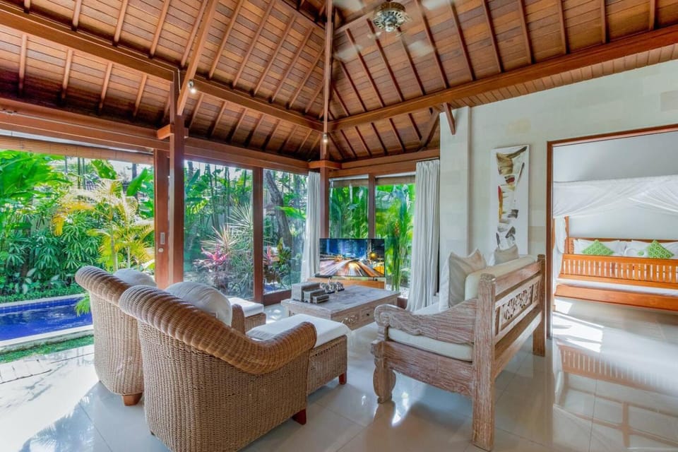 Villa Istana 1 - Heart of Seminyak, 2Br, Sleeps 4 Villa in Kuta