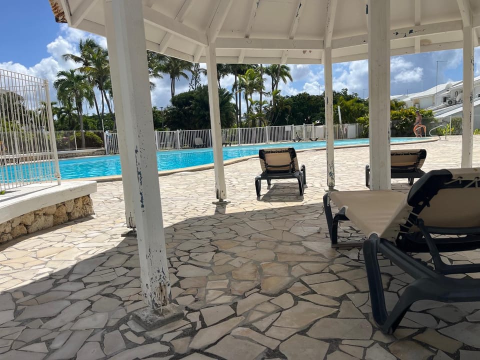 APPARTEMENT VUE MER ET MARINA à COTE DU GOLF Apartment in Grande-Terre, Guadeloupe